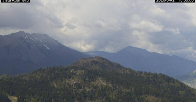 Webcam Ski Area Lavarone  - View on Ghiacciaio Adamello 