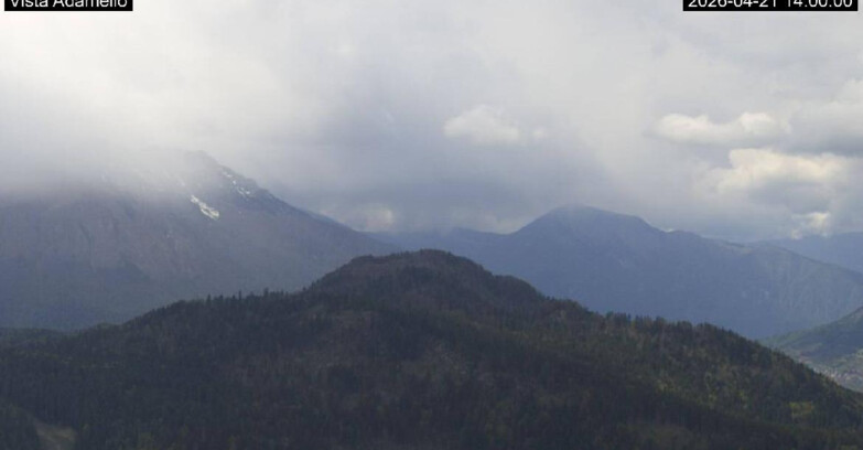 Webcam Ski Area Lavarone  - View on Ghiacciaio Adamello 