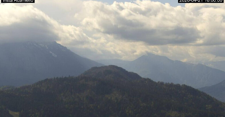 Webcam Ski Area Lavarone  - View on Ghiacciaio Adamello 