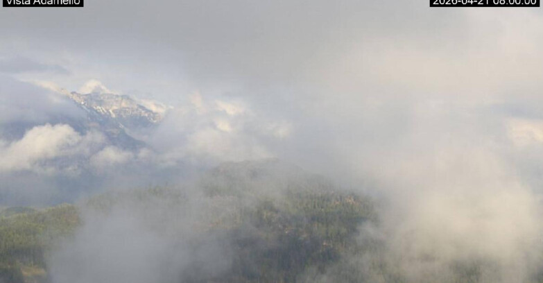 Webcam Ski Area Lavarone  - View on Ghiacciaio Adamello 