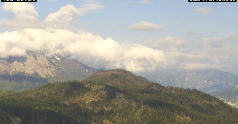 Webcam Ski Area Lavarone  - View on Ghiacciaio Adamello 