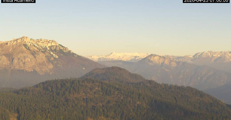 Webcam Ski area Lavarone - Vista su ghiacciaio Adamello