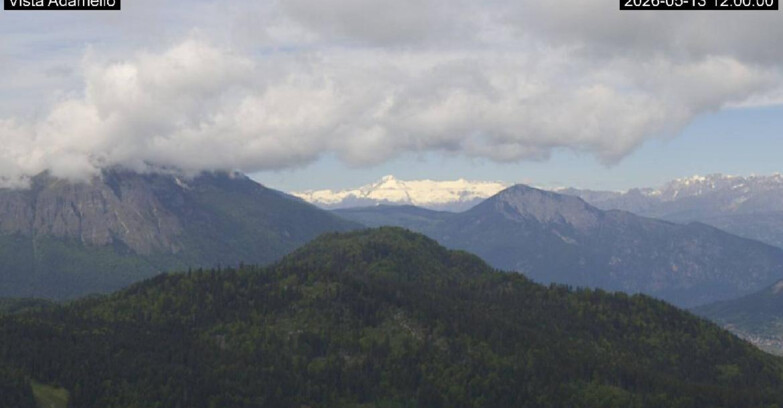 Webcam Ski area Lavarone - Vista su ghiacciaio Adamello