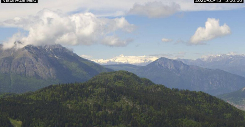 Webcam Ski area Lavarone - Vista su ghiacciaio Adamello