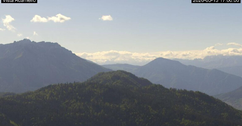 Webcam Ski area Lavarone - Vista su ghiacciaio Adamello