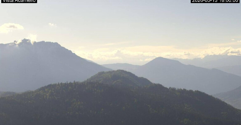 Webcam Ski area Lavarone - Vista su ghiacciaio Adamello