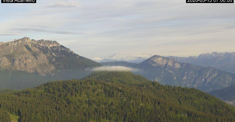 Webcam Ski area Lavarone - Vista su ghiacciaio Adamello