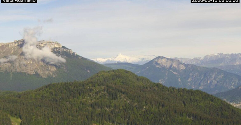 Webcam Ski area Lavarone - Vista su ghiacciaio Adamello