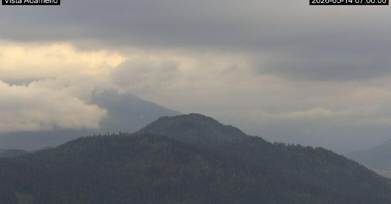 Webcam Ski Area Lavarone  - View on Ghiacciaio Adamello 