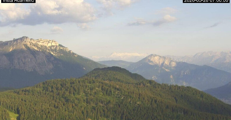 Webcam Lavarone Skigegiet - View on Ghiacciaio Adamello