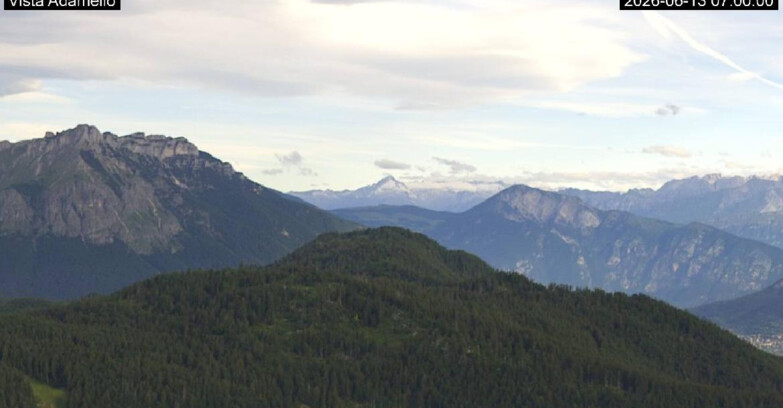 Webcam Ski area Lavarone - Vista su ghiacciaio Adamello