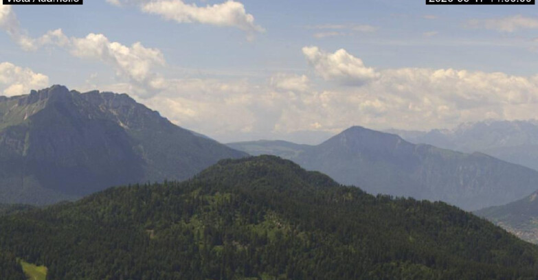 Webcam Lavarone Skigegiet - View on Ghiacciaio Adamello