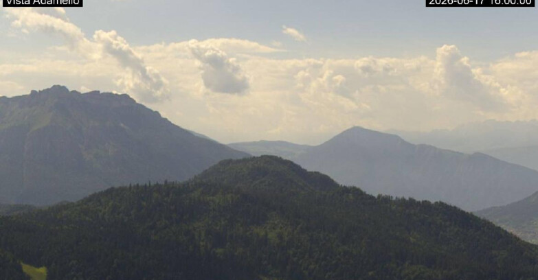 Webcam Lavarone Skigegiet - View on Ghiacciaio Adamello