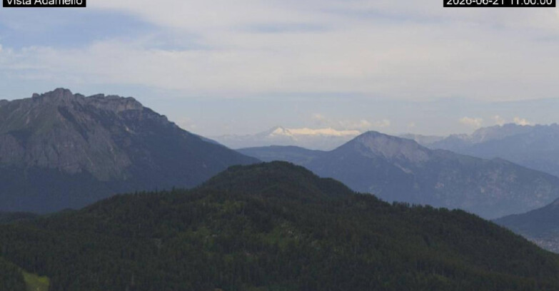Webcam Ski Area Lavarone  - View on Ghiacciaio Adamello 