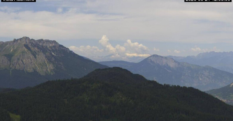 Webcam Ski Area Lavarone  - View on Ghiacciaio Adamello 