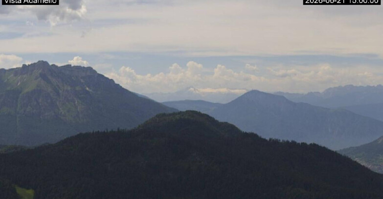 Webcam Ski Area Lavarone  - View on Ghiacciaio Adamello 