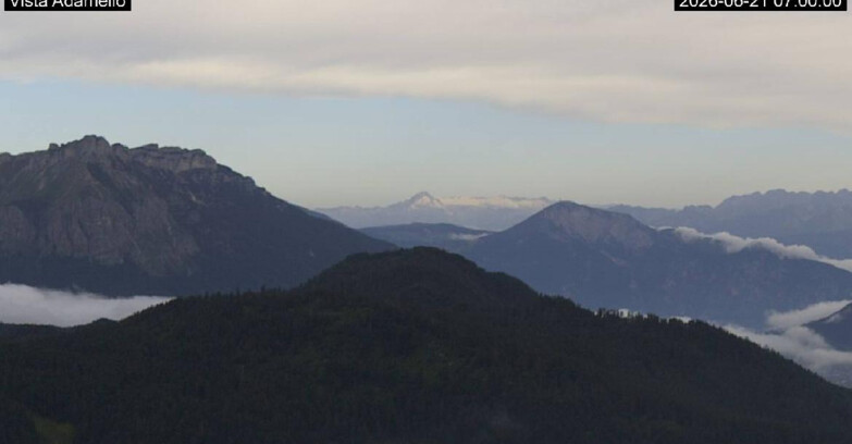 Webcam Ski Area Lavarone  - View on Ghiacciaio Adamello 