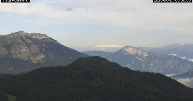 Webcam Ski Area Lavarone  - View on Ghiacciaio Adamello 