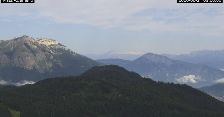 Webcam Ski Area Lavarone  - View on Ghiacciaio Adamello 