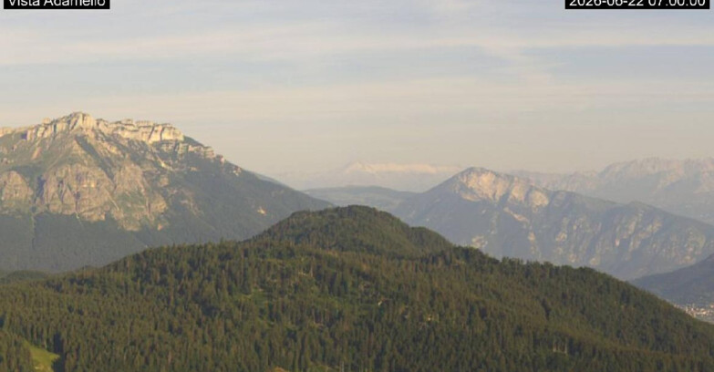 Webcam Ski Area Lavarone  - View on Ghiacciaio Adamello 
