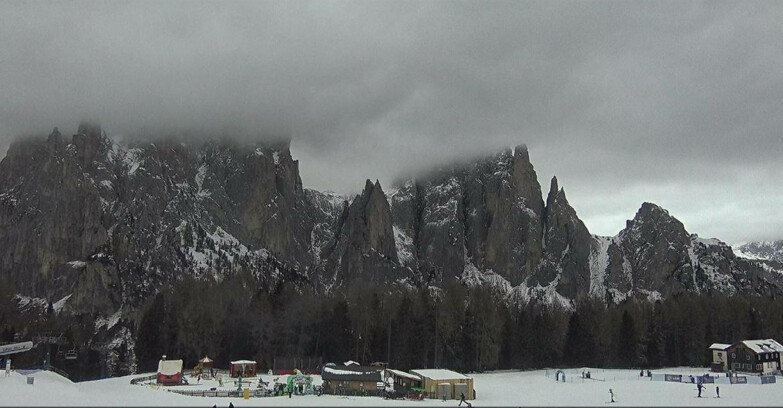 Webcam Vigo di Fassa-Pera-Ciampedie - Vigo - dirupi di Larsech