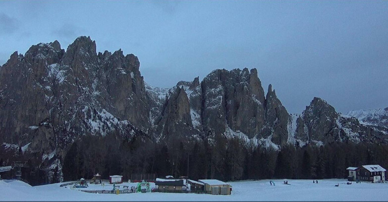 Webcam Vigo di Fassa-Pera-Ciampedìe - Vigo - dirupi di Larsech