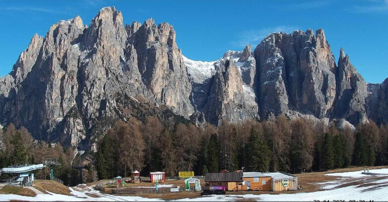 Webcam Vigo di Fassa-Pera-Ciampedie - Vigo - dirupi di Larsech