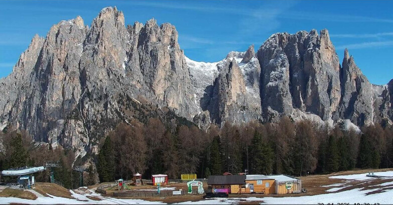 Webcam Vigo di Fassa-Pera-Ciampedie - Vigo - dirupi di Larsech