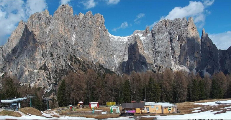 Webcam Vigo di Fassa-Pera-Ciampedie - Vigo - dirupi di Larsech