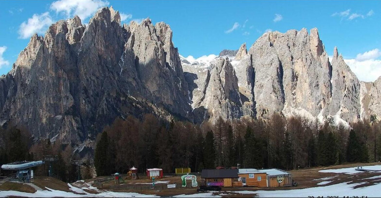 Webcam Vigo di Fassa-Pera-Ciampedie - Vigo - dirupi di Larsech