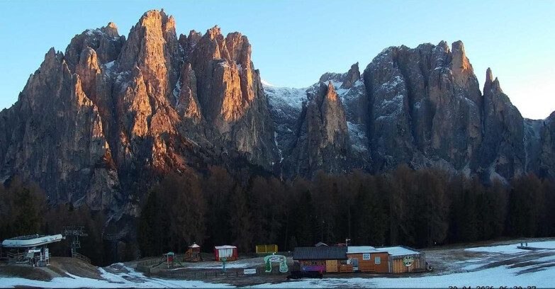 Webcam Vigo di Fassa-Pera-Ciampedie - Vigo - dirupi di Larsech