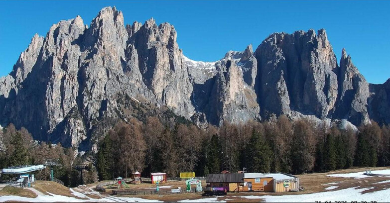 Webcam Vigo di Fassa-Pera-Ciampedìe - Vigo - dirupi di Larsech