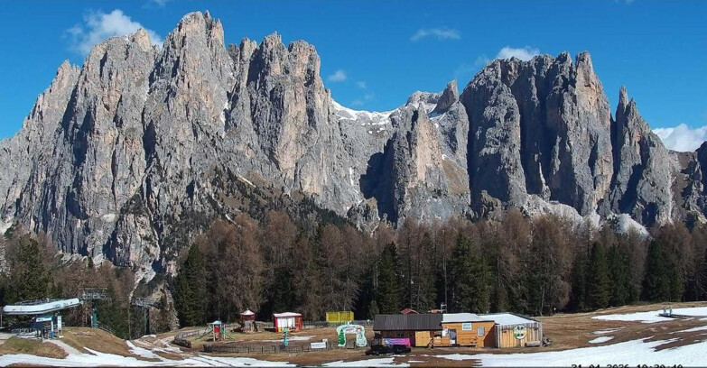 Webcam Vigo di Fassa-Pera-Ciampedìe - Vigo - dirupi di Larsech