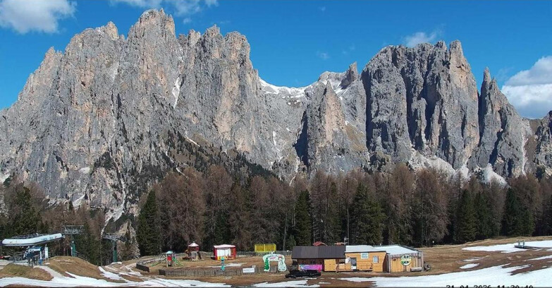 Webcam Vigo di Fassa-Pera-Ciampedìe - Vigo - dirupi di Larsech