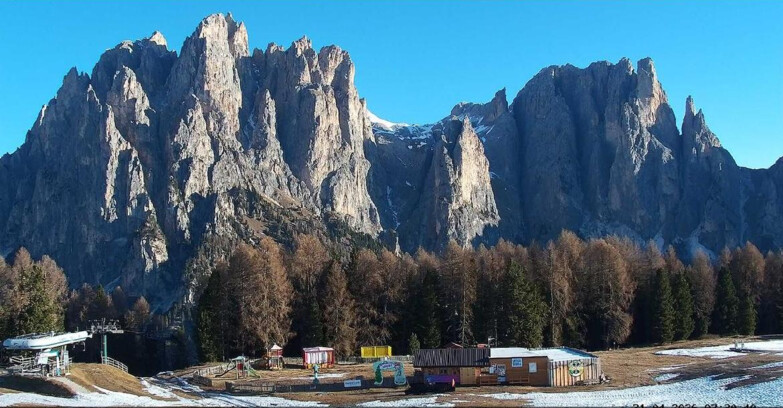 Webcam Vigo di Fassa-Pera-Ciampedìe - Vigo - dirupi di Larsech