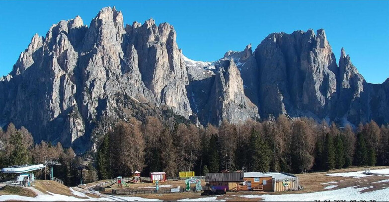 Webcam Vigo di Fassa-Pera-Ciampedìe - Vigo - dirupi di Larsech