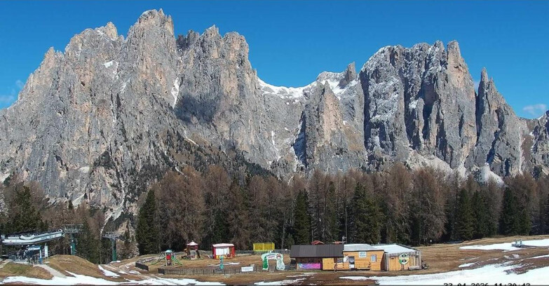 Webcam Vigo di Fassa-Pera-Ciampedìe - Vigo - dirupi di Larsech