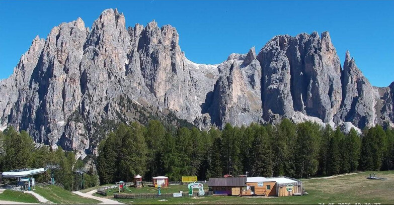 Webcam Vigo di Fassa-Pera-Ciampedie - Vigo - dirupi di Larsech
