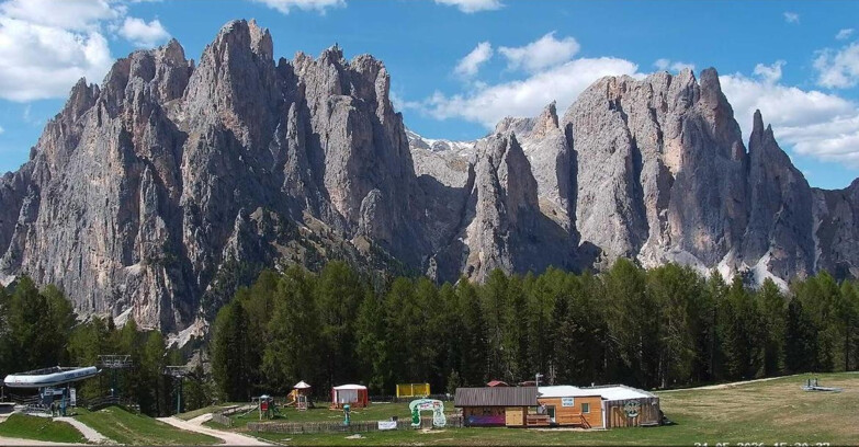 Webcam Vigo di Fassa-Pera-Ciampedie - Vigo - dirupi di Larsech