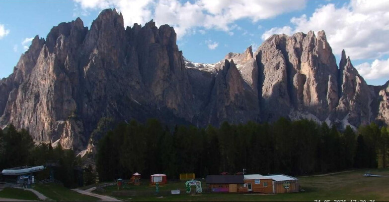 Webcam Vigo di Fassa-Pera-Ciampedie - Vigo - dirupi di Larsech