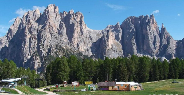 Webcam Vigo di Fassa-Pera-Ciampedìe - Vigo - dirupi di Larsech