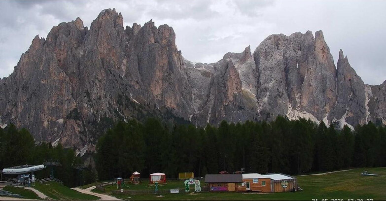 Webcam Vigo di Fassa-Pera-Ciampedìe - Vigo - dirupi di Larsech
