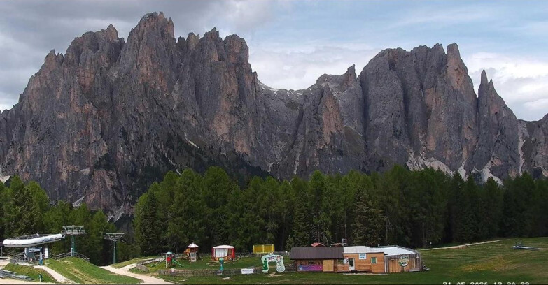 Webcam Vigo di Fassa-Pera-Ciampedìe - Vigo - dirupi di Larsech