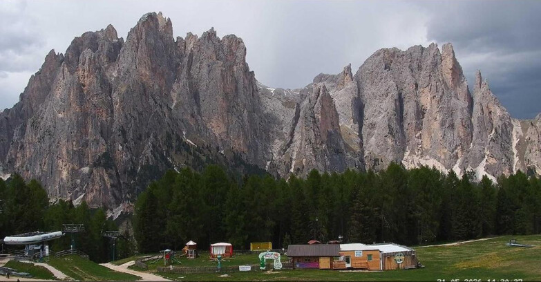 Webcam Vigo di Fassa-Pera-Ciampedìe - Vigo - dirupi di Larsech