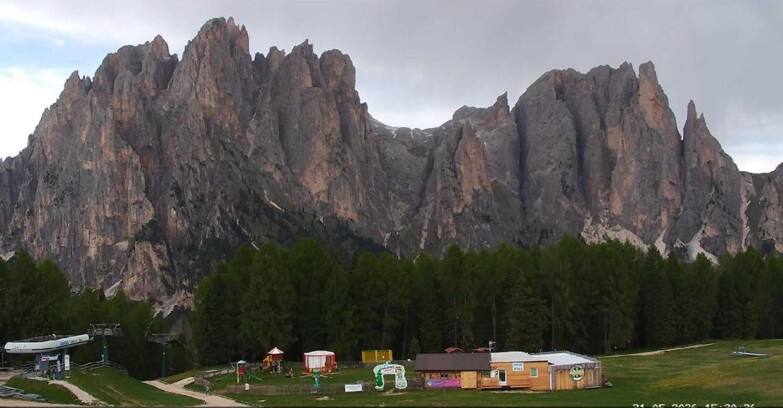 Webcam Vigo di Fassa-Pera-Ciampedìe - Vigo - dirupi di Larsech