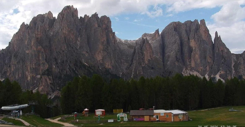 Webcam Vigo di Fassa-Pera-Ciampedìe - Vigo - dirupi di Larsech