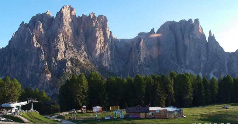 Webcam Vigo di Fassa-Pera-Ciampedìe - Vigo - dirupi di Larsech