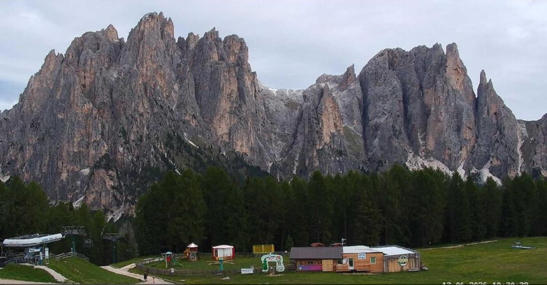 Webcam Vigo di Fassa-Pera-Ciampedìe - Vigo - dirupi di Larsech