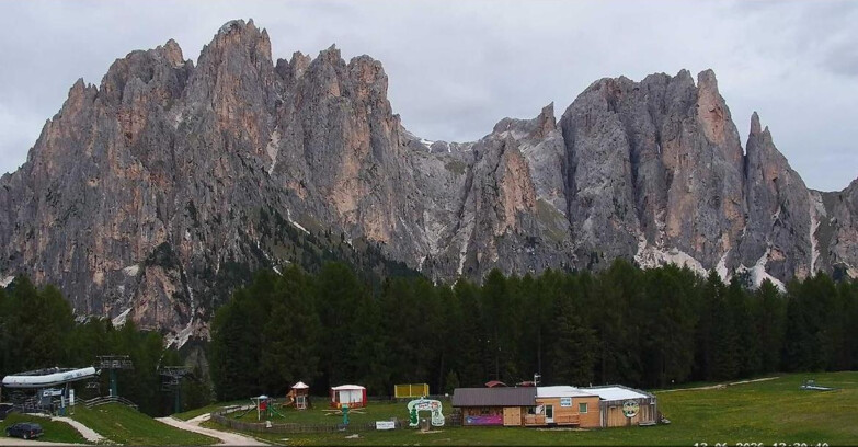 Webcam Vigo di Fassa-Pera-Ciampedìe - Vigo - dirupi di Larsech