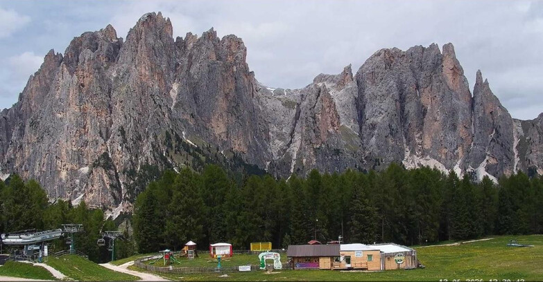 Webcam Vigo di Fassa-Pera-Ciampedìe - Vigo - dirupi di Larsech